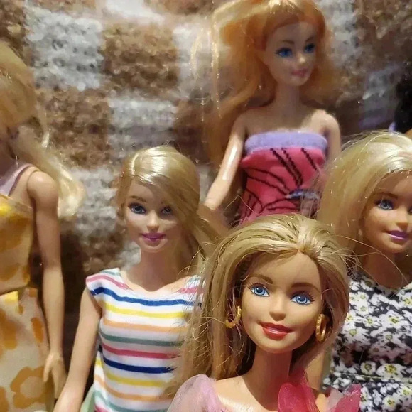 Lot of barbie dolls and friends 2x$8 Or All For $33 - Picture 6 of 6